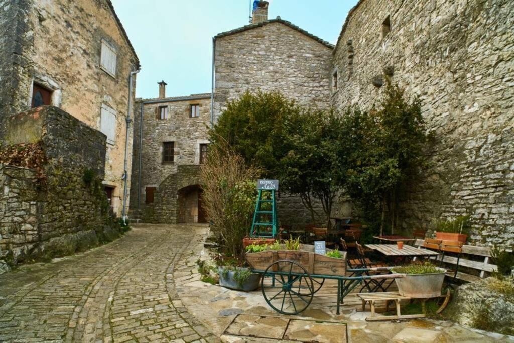T 2 Dans Village Vacances 3 *** A Saint Geniez 2 Piscines Chauffee Pierrefiche  Exterior photo